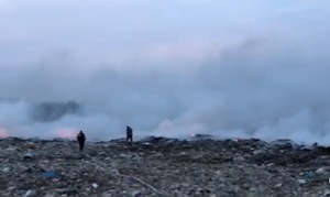 В Новому Роздолі горить стихійне сміттєзвалище (відео)