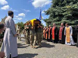 Місто на Львівщині попрощалося одразу з двома Героями (ФОТО)