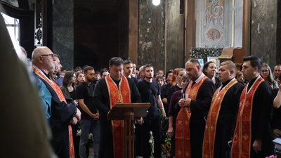 Львів попрощався з воїнами Віталієм Карвацьким, Віталієм Харпаком та Володимиром Думою (ФОТО)