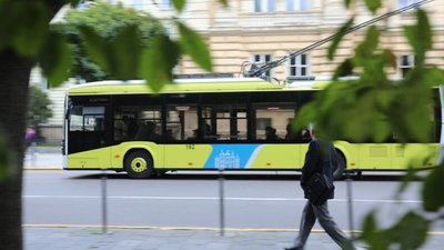 У Львові в поминальні дні до Сихівського кладовища курсуватиме більше тролейбусів