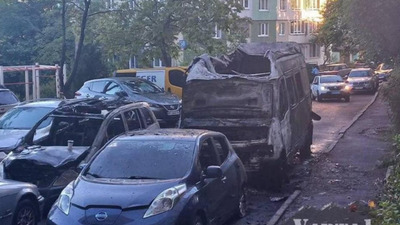 На Сихові двоє чоловіків підпалили автомобілі на загальну суму понад мільйон гривень (ФОТО)