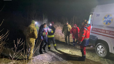 На Закарпатті рятувальники зняли з дерева двох ухилянтів