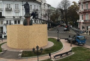 В Одесі на Катерину II натягнули чорний пакет (ФОТО)