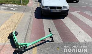 У Львові подружжя на самокаті потрапили під колеса авто 