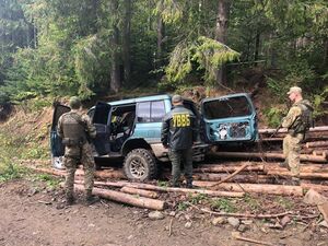 На Буковині прикордонники зупиняли пострілами машину контрабандистів (фото)