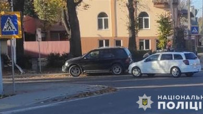 Водій автомобіля "Mercedes-Benz" на Львівщині збив велосипедистку (ФОТО)