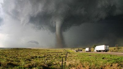 Смерчі та торнадо в Україні: метеорологи попереджають про зростання екстремальних явищ
