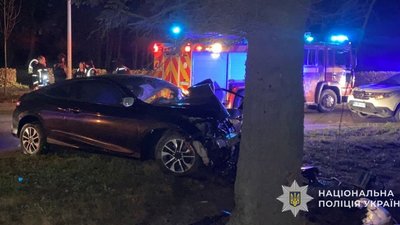 У Львові водій загинув внаслідок зіткнення з деревом