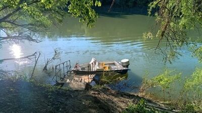 Тіло несло течією: у Тисі виявили мертвого чоловіка у гідрокостюмі (ФОТО/ВІДЕО)