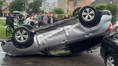 У Львові перекинувся автомобіль