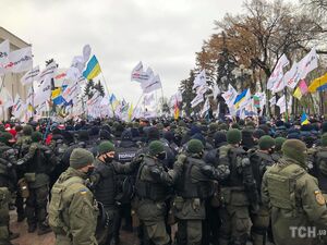 У столиці відбулися сутички між правоохоронцями та мітингувальниками (фото, відео)