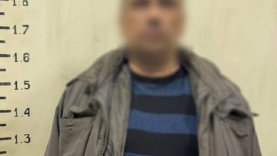 У Києві чоловік налагодив продаж трофейної зброї через пошту