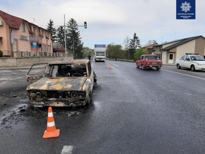 На трасі "Тернопіль–Львів–Рава-Руська" через ДТП згорів автомобіль (фото)