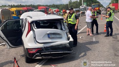 У ДТП біля Львова постраждали троє людей