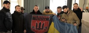 У Парижі поліція затримали українських ветеранів, які протестували проти капітуляції