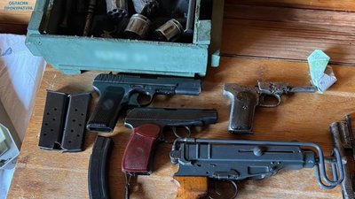 На Львівщині правоохоронці затримали киянина за продаж зброї