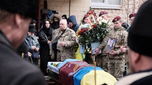 У Чернівцях порощалися зі загиблим воїном (фото, відео)