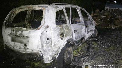 На Хмельниччині юнак спалив автомобіль військових