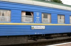 На залізничній станції спалахнув локомотив пасажирського потягу (відео)