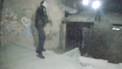 Львівські патрульні дістали пʼяну підлітку із закинутої будівлі (ВІДЕО)