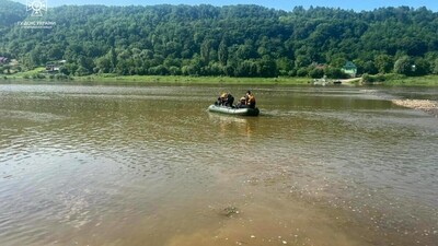 В річці Дністер під час купання раптово почали тонути троє підлітків, одного з них врятувати не вдалося (ФОТО)