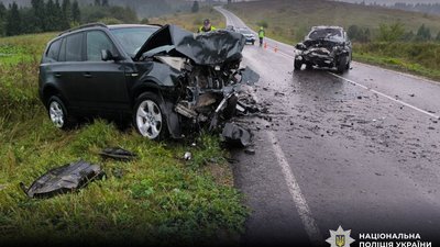 На Львівщині внаслідок зіткнення BMW та Mazda четверо травмованих, серед яких шестирічний хлопчик (ФОТО)
