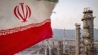 У США оголосили про зняття санкцій з іранської нафти