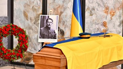 Полковник Євген Коновалець повертається додому, в Україну: у Роттердамі провели ексгумацію його останків