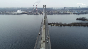 Чоловік звів рахунки з життям, стрибнувши з моста в столиці (фото)