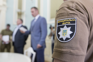 У Львові звільнено працівника "Муніципальної Варти", який перебував п'яним на площі Ринок (відео)