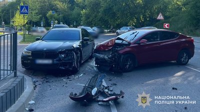 У Львові зіткнулися два легковики: постраждала 13-річна дівчина