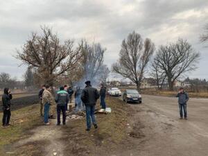 На Тернопільщині люди влаштували блокпости, щоб не допустити приїзду евакуйованих з Китаю