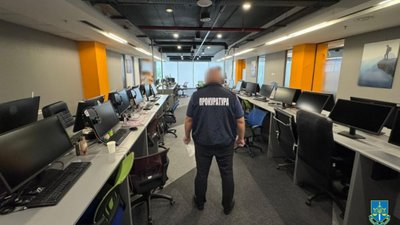 На Львівщині викрито масштабну мережу шахрайських кол-центрів