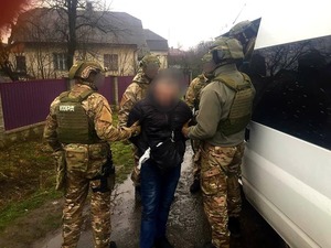 На Львівщині затримали мешканця Калуша з тисячею таблеток "Субутекс" і кущами коноплі (фото)