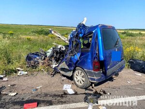 Маленькі діти залишилися сиротами: у ДТП загинуло подружжя (ФОТО)