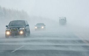 Водіїв Львівщини попереджають про несприятливі погодні умови