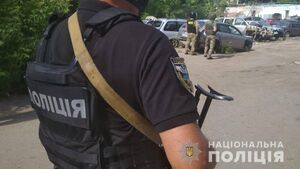 Полтавський терорист відпустив заручника-поліцейського і втік