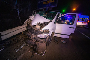 Жахлива ДТП мікроавтобуса з дітьми в столиці: пасажирці відірвало ногу (фото, відео)