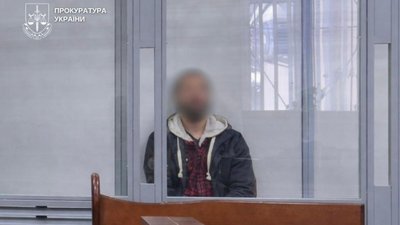 Суд засудив вітчима, який роками ґвалтував падчерку, а в суді просив знову «бути родиною»