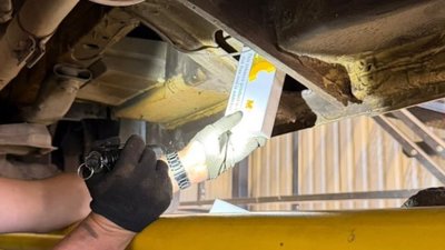 На кордоні з Польщею за добу виявили два буси з цигарками