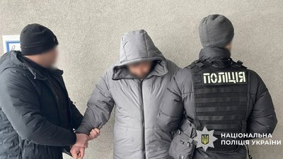 Київський лікар намагався переправити чоловіка за кордон у формі поліцейського за 20 тисяч євро