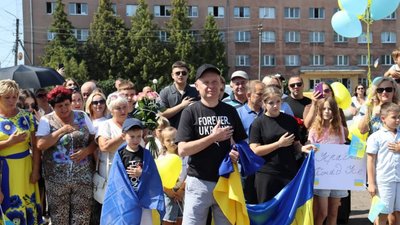 Додому повернувся захисник з полону: Рава-Руська громада зустріла Юрія Козаря