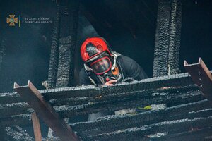 Біля Львова згоріла будівля з мотоциклами