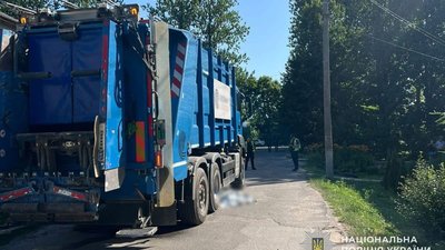 На Львівщині під колесами вантажівки загинув пішохід