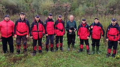 Чоловік майже дві доби провів у лісі: надзвичайники Прикарпаття розшукали двох грибників, які заблукали (ФОТО)