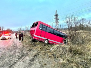 Водій вантажівки з Львівщини в’їхав у пасажирський автобус, який прямував до Тернополя (ФОТО)