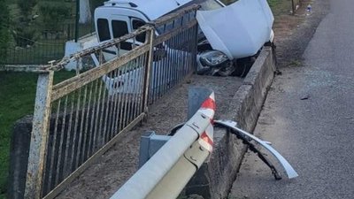 На Дрогобиччині авто влетіло в міст: постраждали жінка та дитина