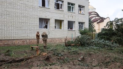 На вулицях Львова знайшли бойову частину від «Калібру» касетний  елемент ракети Х-101 та уламки БПЛА