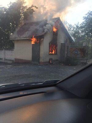 У Львові горів КПП колишньої військової частини на вулиці Личаківській (ФОТО, ВІДЕО)