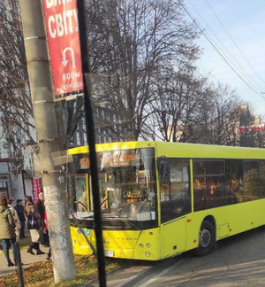 У Львові маршрутка з пасажирами потрапила у ДТП (ФОТО)